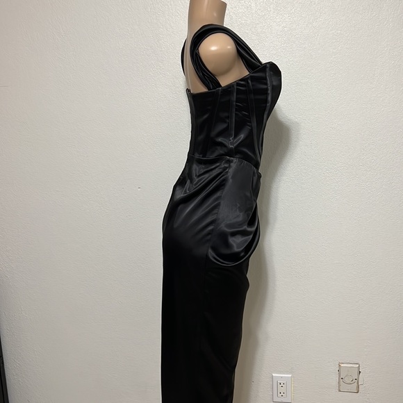 Gigii’s Dress - Picture 2 of 6